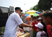 Sapa Warga Warudoyong, Wali Kota Ayep Zaki Salurkan Bantuan ke Lima Warga