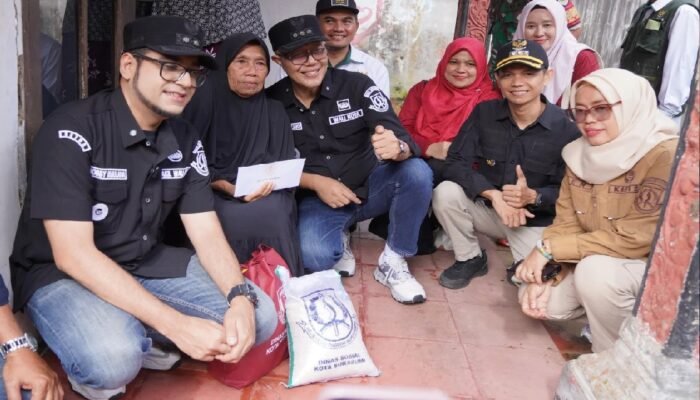 Temui Warga di Baros dan Jayaraksa, Wali Kota Ayep Zaki Berikan Bantuan