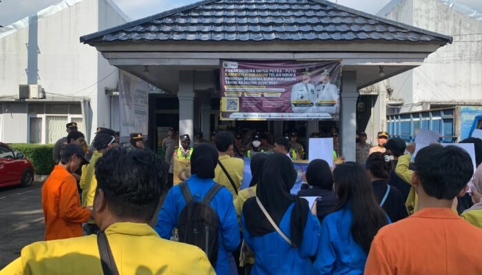 Buntut Kasus Penganiayaan Disabilitas, BEM Nusantara Demo Dinas Sosial Kabupaten Sukabumi