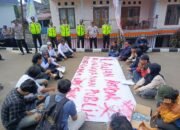 Sukabumi Krisis Listrik: Layanan Buruk Hambat Program Nasional, Lansia Miskin Dibiarkan Gelap Gulita
