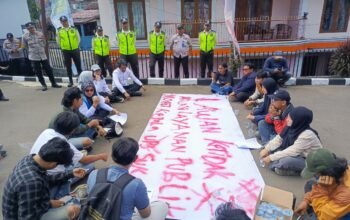 Sukabumi Krisis Listrik: Layanan Buruk Hambat Program Nasional, Lansia Miskin Dibiarkan Gelap Gulita