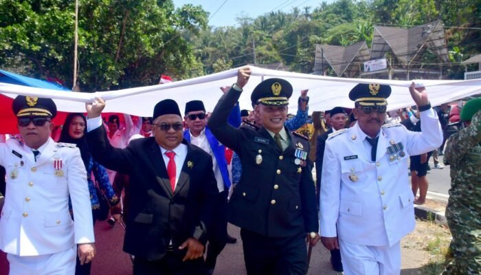 Semarak HUT ke-81 RI, Ketua DPRD Sukabumi Ikuti Arak-Arakan Merah Putih Sepanjang 300 Meter